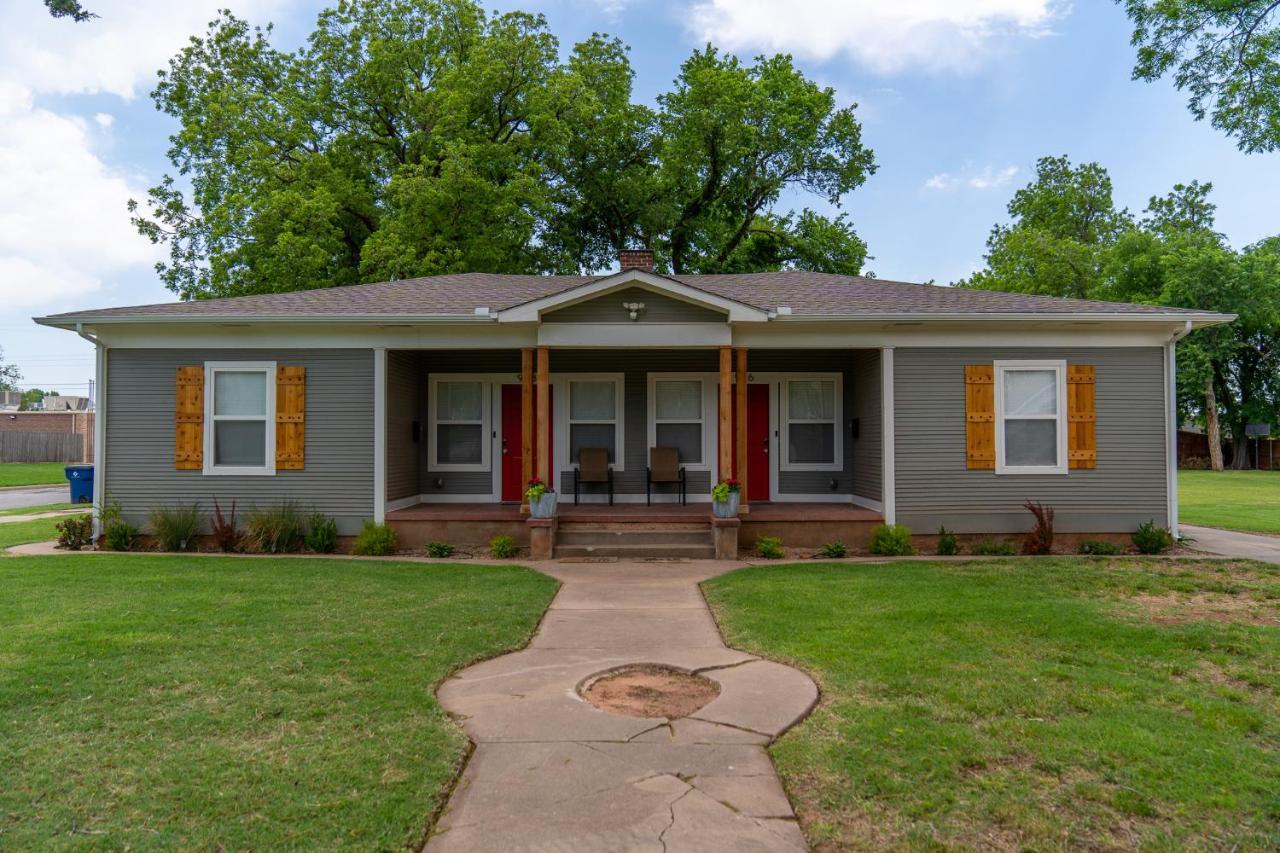 Rock & Roll House, Fiber Internet, Roku Tv, Washer & Dryer, By Dt Chickasha & Leg Lamp! Esterno foto