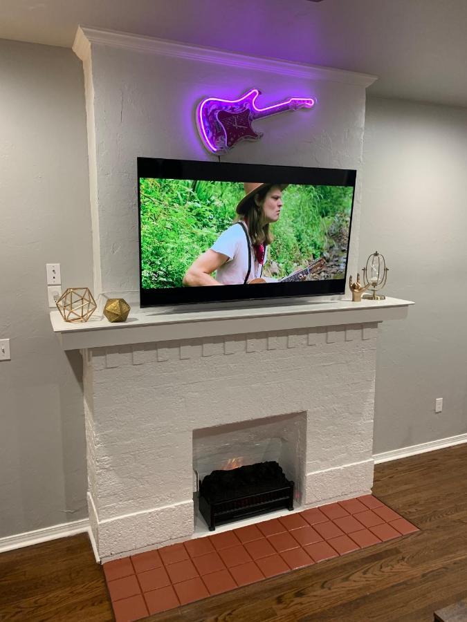 Rock & Roll House, Fiber Internet, Roku Tv, Washer & Dryer, By Dt Chickasha & Leg Lamp! Esterno foto